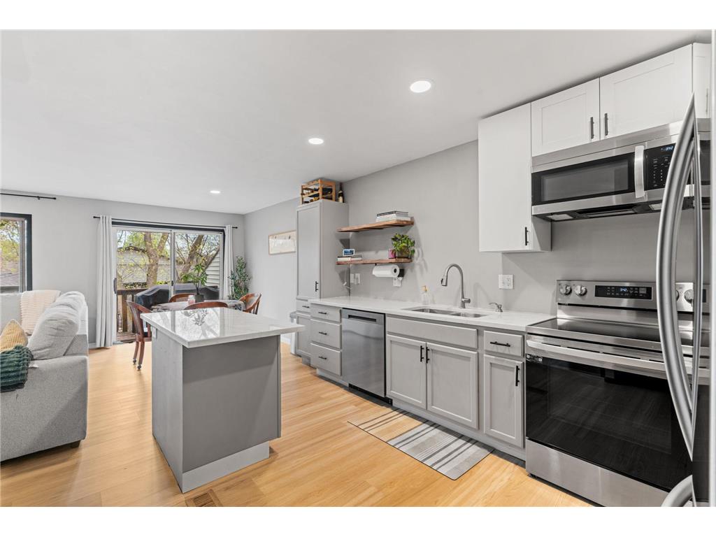 10706 Zinran Circle S Bloomington MN 55438 7063388 image2