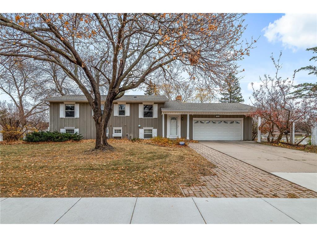 1072 Ramsdell Drive Apple Valley MN 55124 6306425 image1