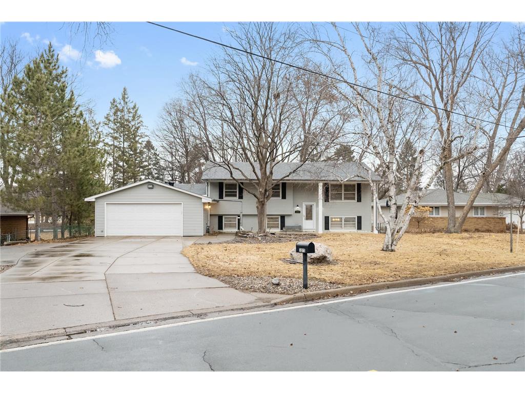1075 Brooks Avenue W Roseville MN 55113 6679973 image1