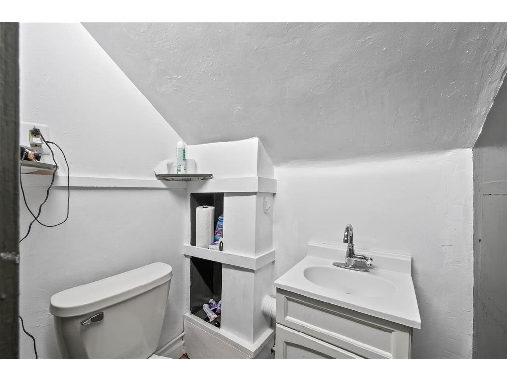 1075 Case Avenue Saint Paul MN 55106 6784766 image23