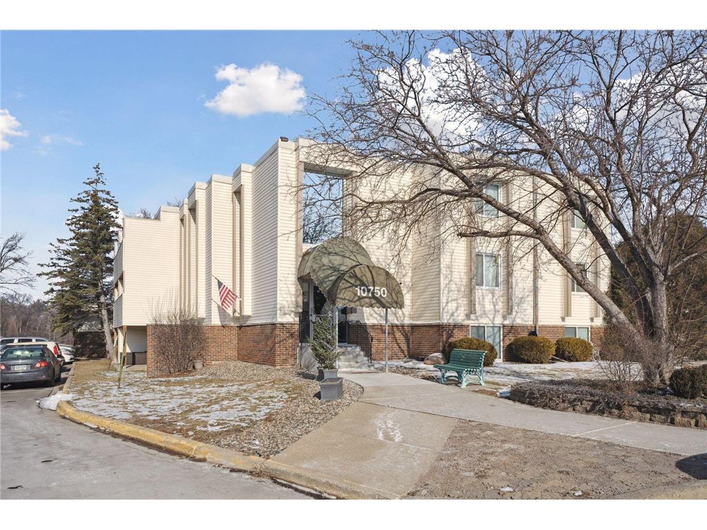 10750 Rockford Road 211, Plymouth, MN, 55442 MLS 6475974 Edina Realty