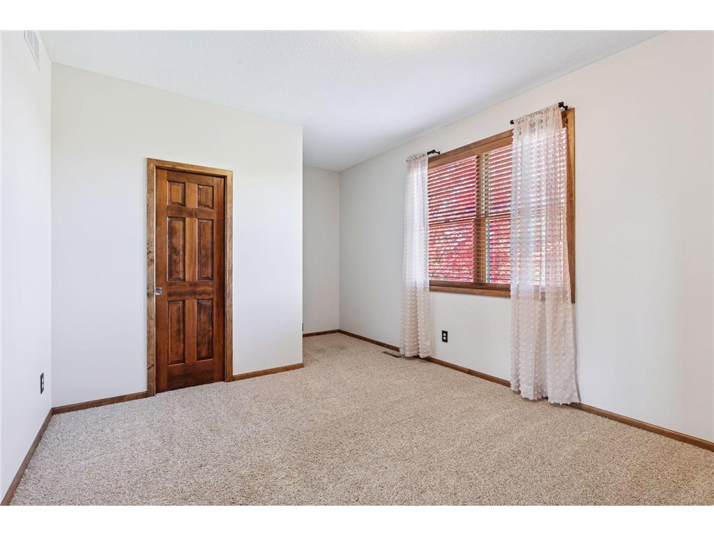 10758 Watersedge Lane Woodbury MN 55129 6805214 image52