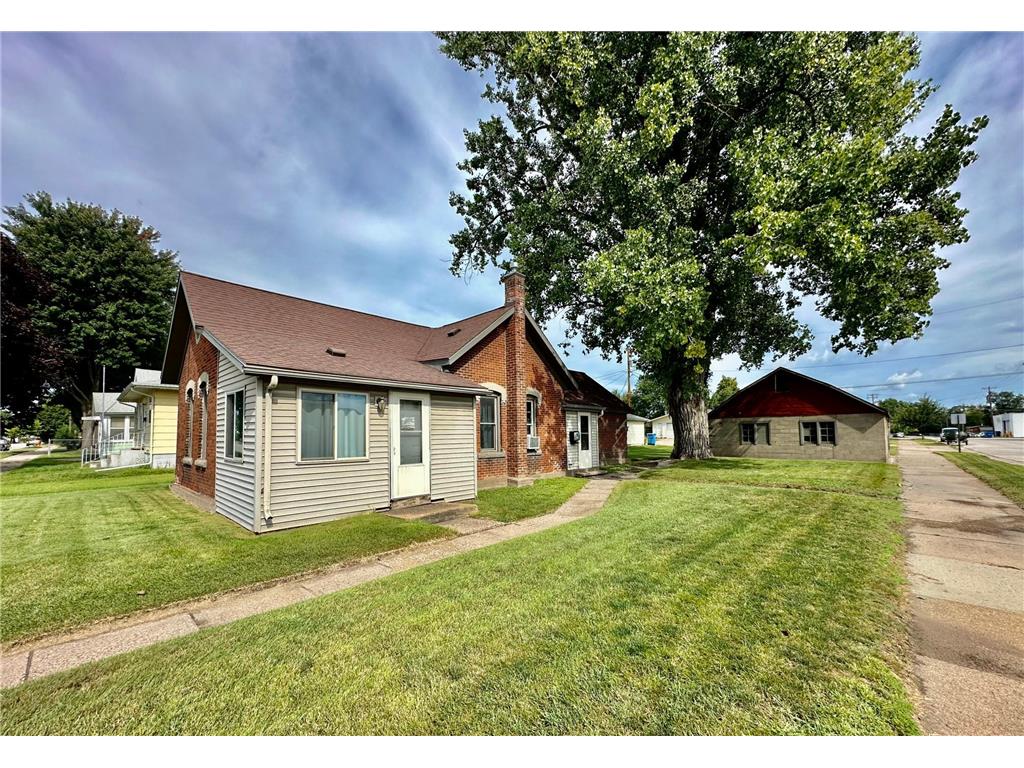 1076 E Sanborn Street Winona MN 55987 6594502 image1