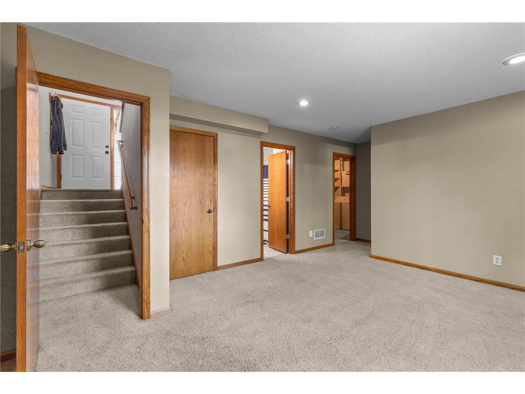 1076 Pine Street Farmington MN 55024 7043958 image32