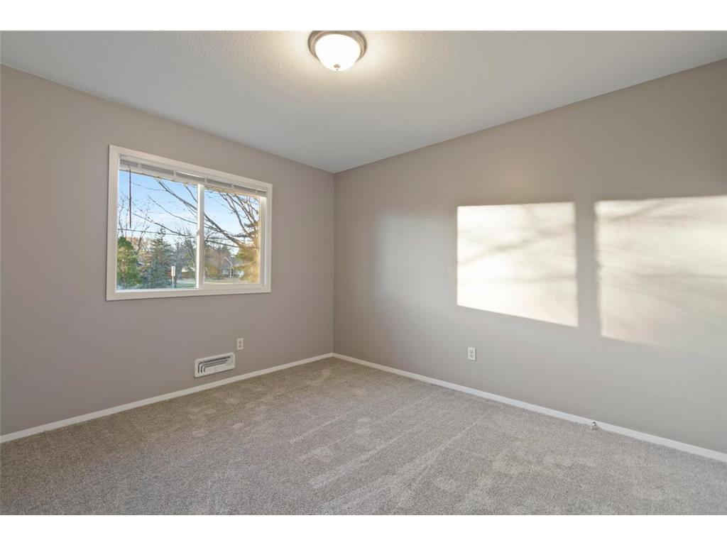 1076 Sibley Street S Shakopee MN 55379 7019033 image4