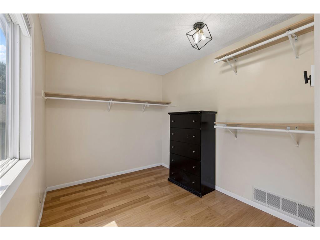 1077 Churchill Circle Shoreview MN 55126 7084477 image16