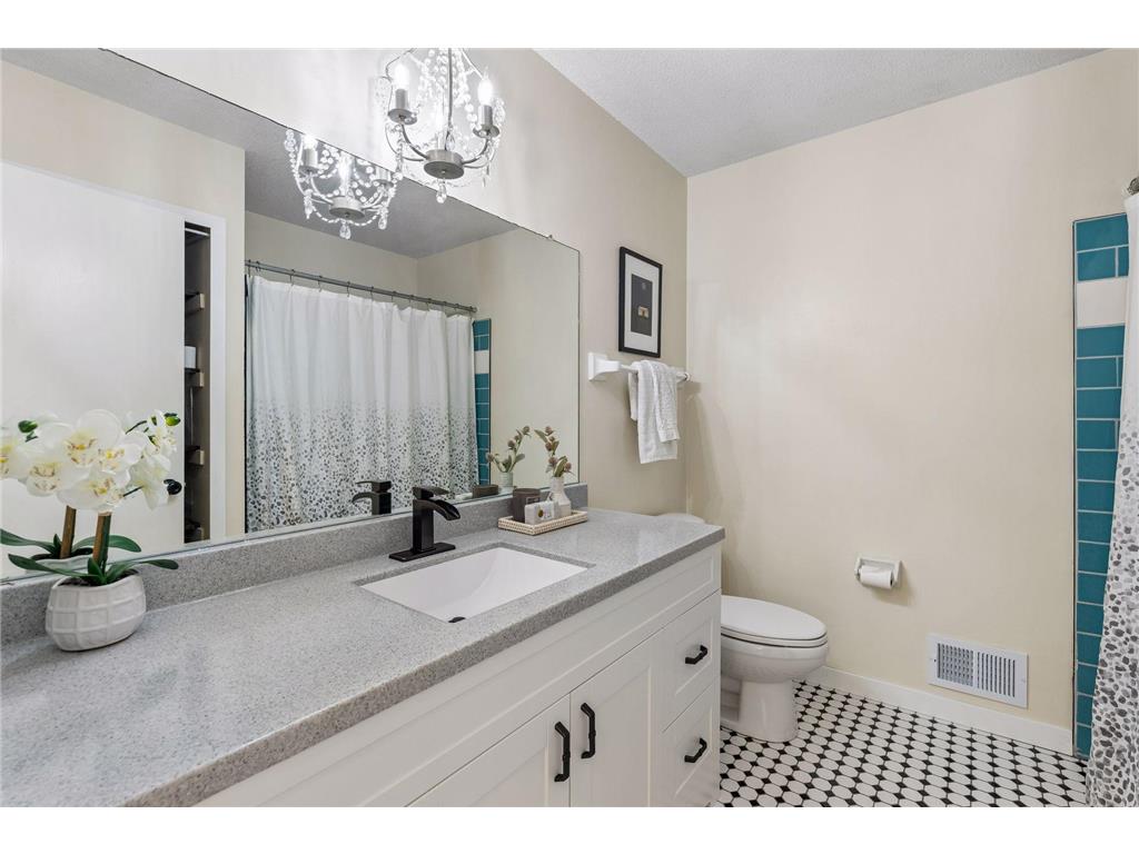 1077 Churchill Circle Shoreview MN 55126 7084477 image18