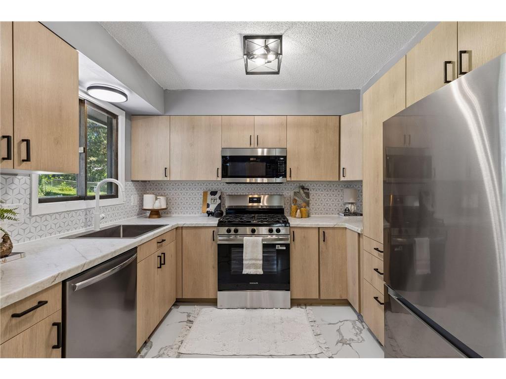 1077 Churchill Circle Shoreview MN 55126 7084477 image4