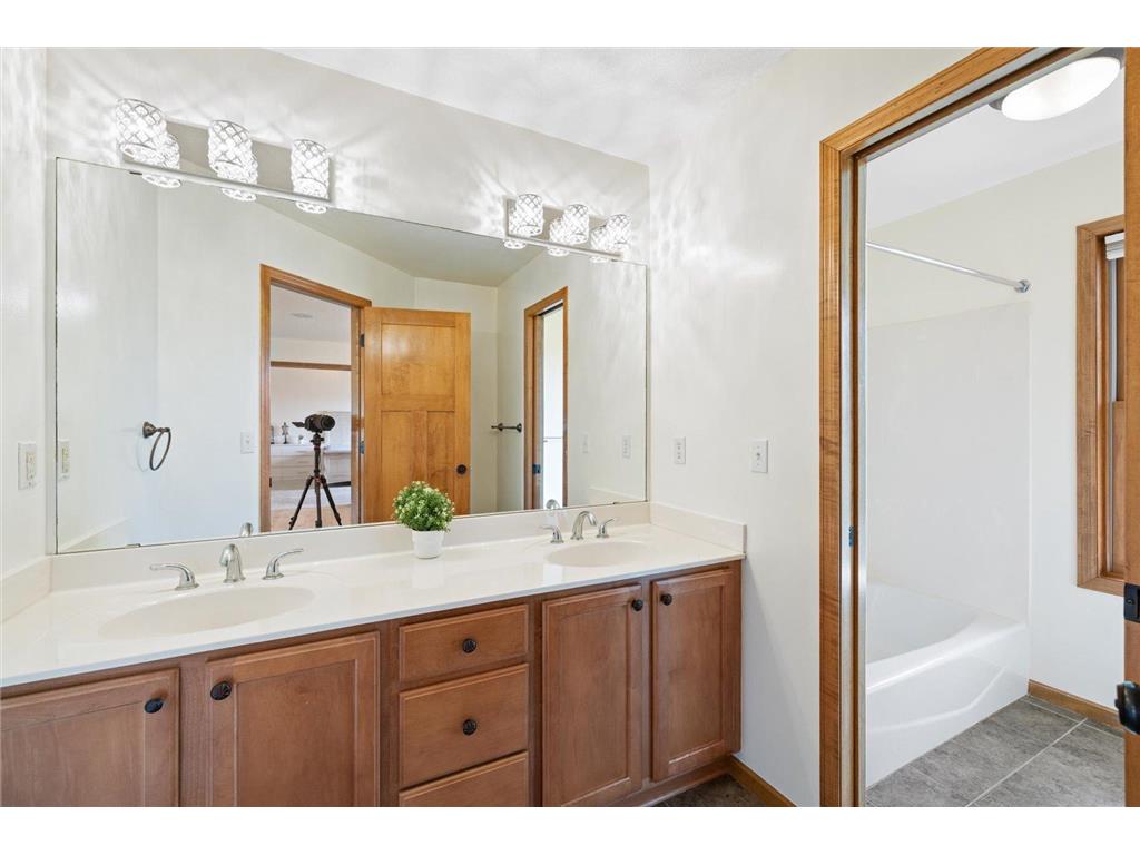 10803 Hawthorn Trail Woodbury MN 55129 7052301 image28