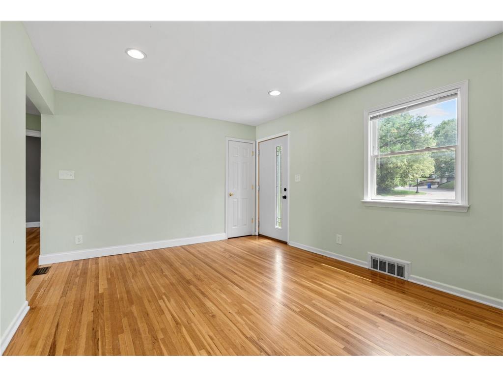 1081 Saint Paul Avenue Saint Paul MN 55116 7105737 image6