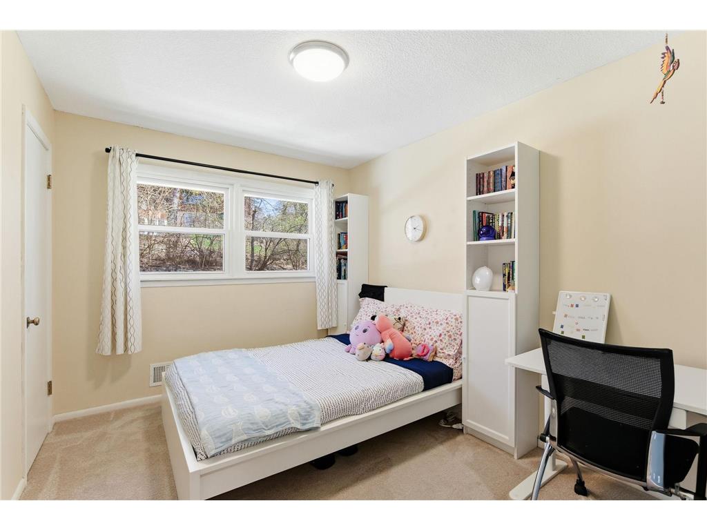 1082 Prior Avenue S Saint Paul MN 55116 7040738 image14