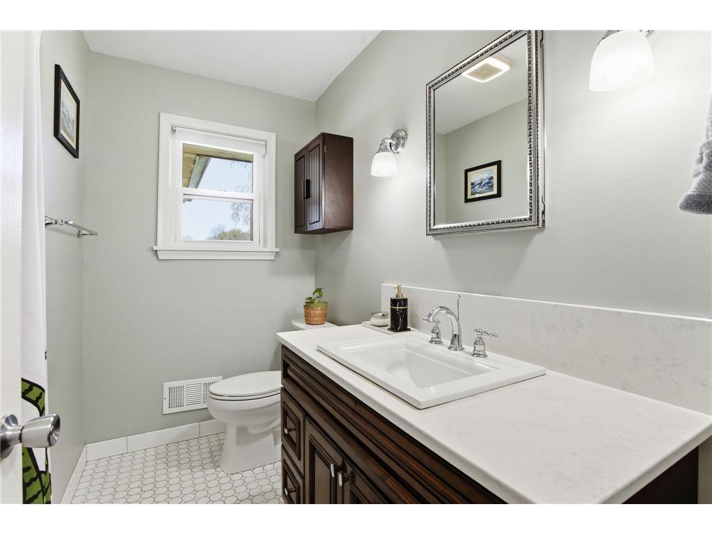 1082 Prior Avenue S Saint Paul MN 55116 7040738 image20