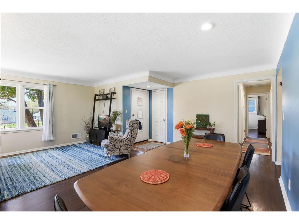 1082 Prior Avenue S Saint Paul MN 55116 7040738 image8