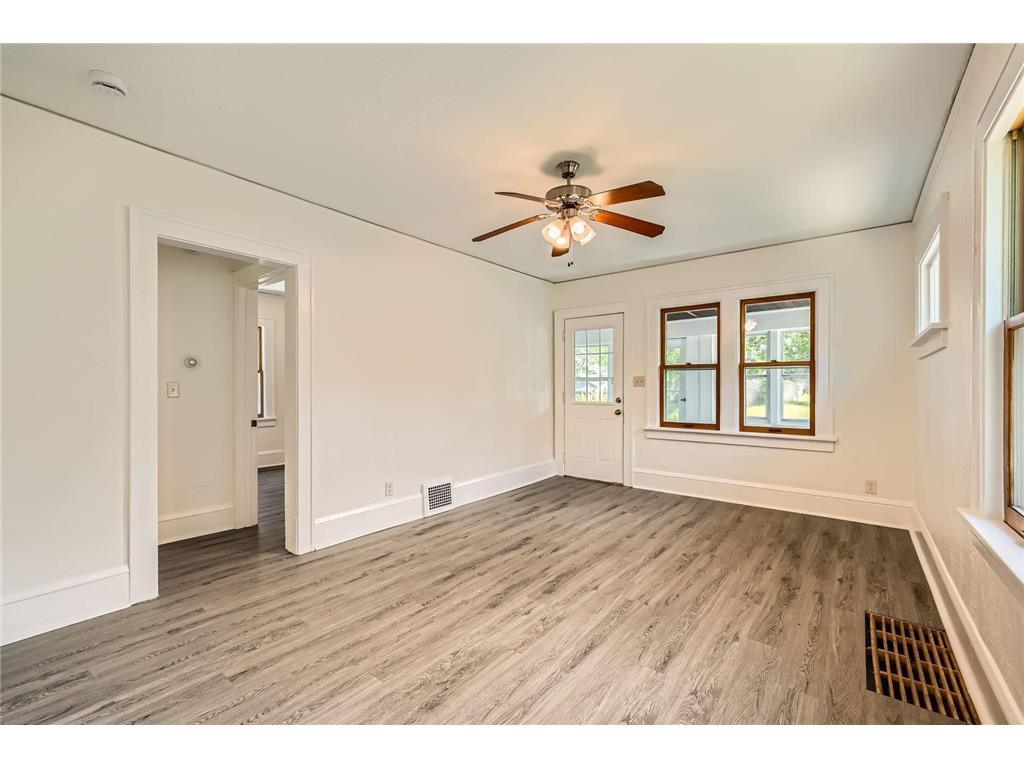 1083 Western Avenue N Saint Paul MN 55117 6745006 image5