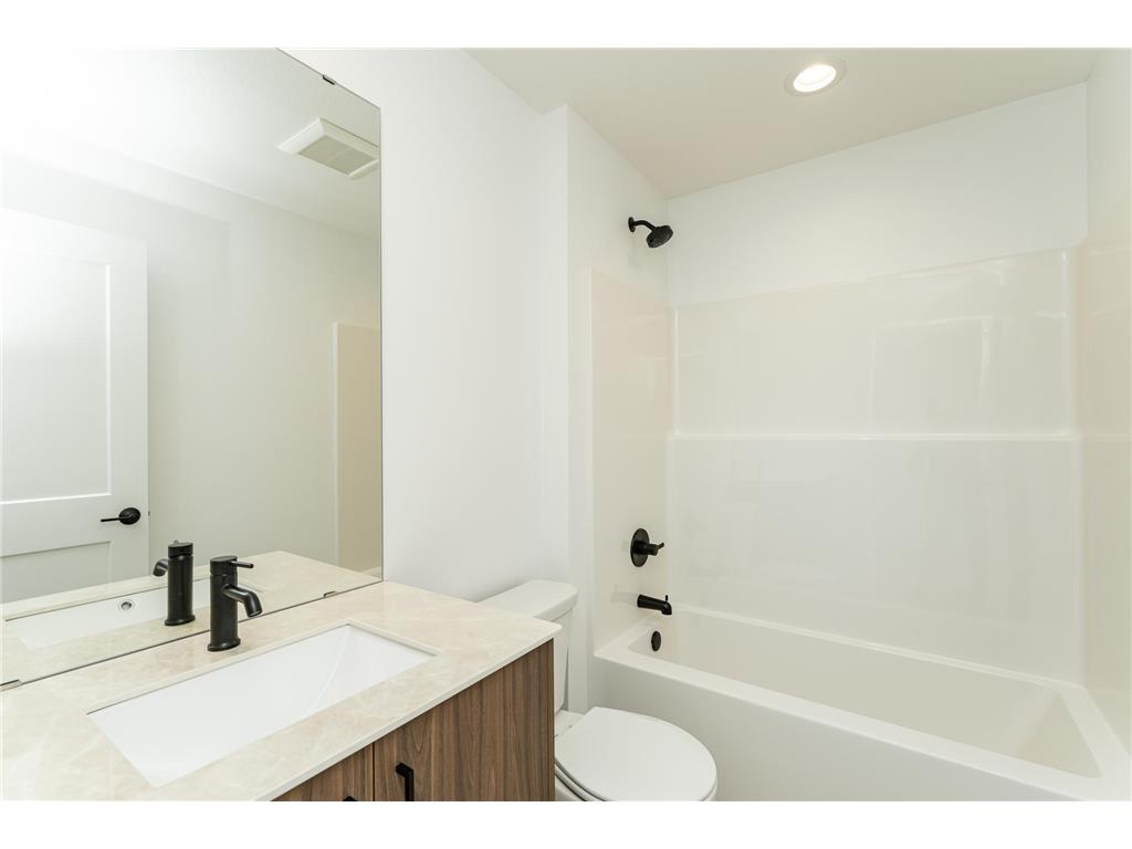 1085 Century Village Lane NE Rochester MN 55906 7037348 image17