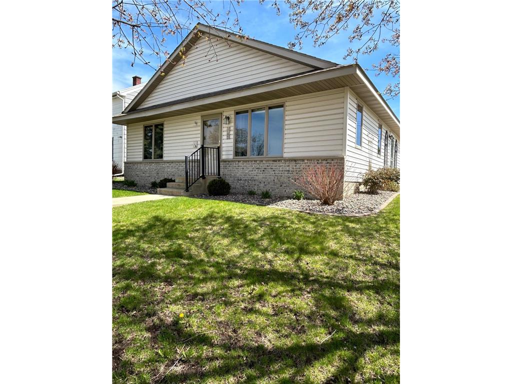 1085 S Main Street, Zumbrota, MN, 55992 MLS 6527414 Edina Realty