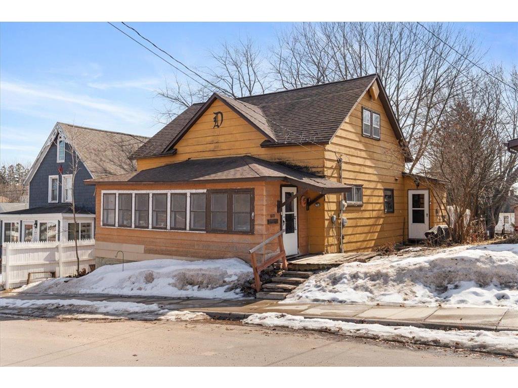 1085 Water Street Cumberland WI 54829 6683867 image1