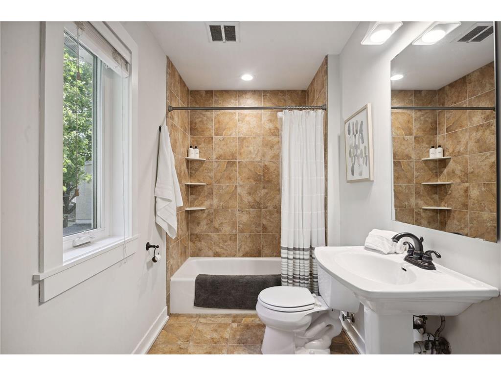 1086 11th Avenue SE Minneapolis MN 55414 6822284 image14