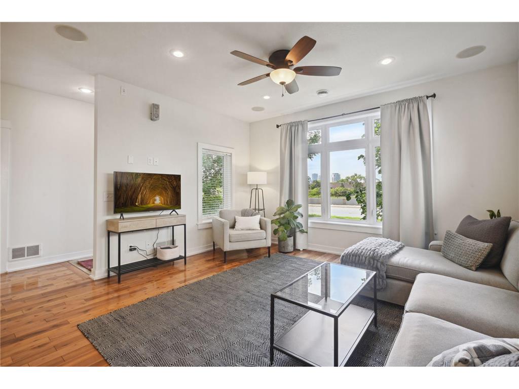 1086 11th Avenue SE Minneapolis MN 55414 6822284 image3