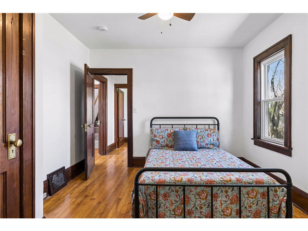 1087 Western Avenue N Saint Paul MN 55117 7060016 image10