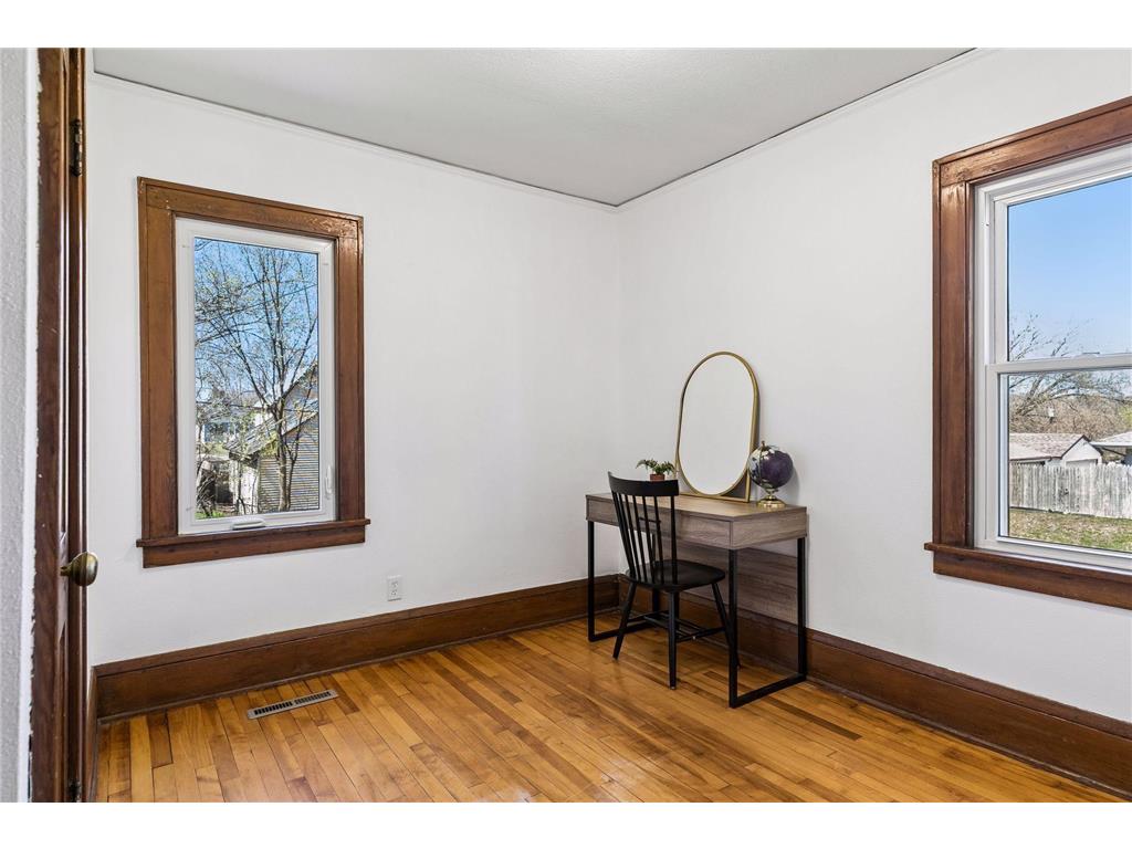 1087 Western Avenue N Saint Paul MN 55117 7060016 image11