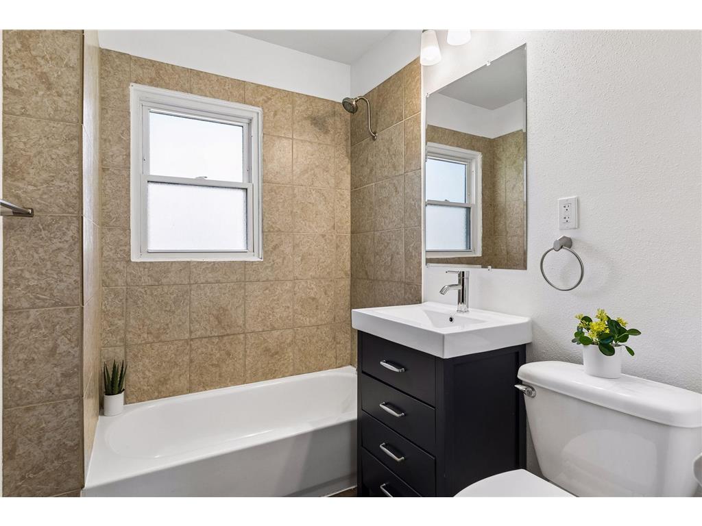 1087 Western Avenue N Saint Paul MN 55117 7060016 image12