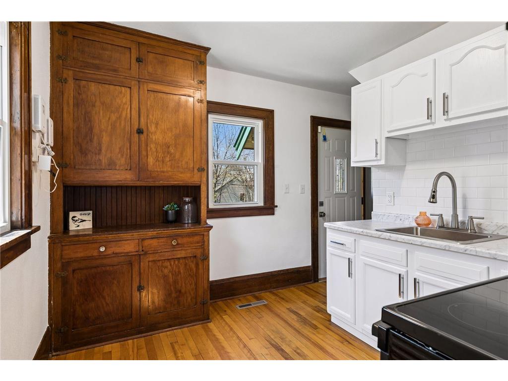 1087 Western Avenue N Saint Paul MN 55117 7060016 image6