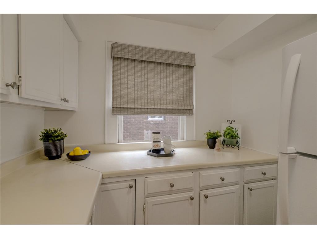 1088 Dayton Avenue Saint Paul MN 55104 7092551 image22