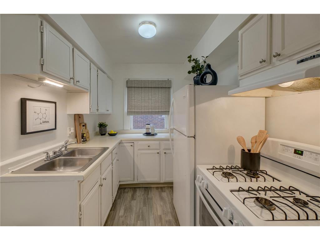 1088 Dayton Avenue Saint Paul MN 55104 7092551 image26