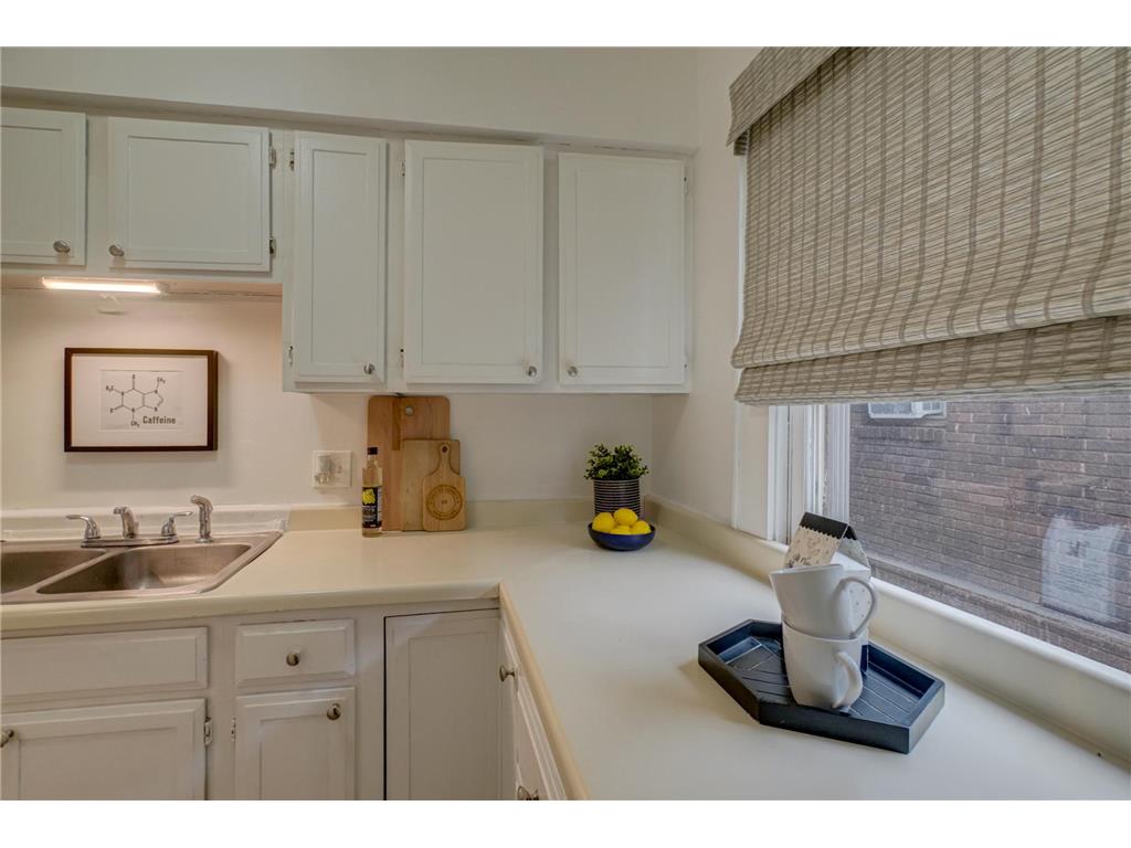 1088 Dayton Avenue Saint Paul MN 55104 7092551 image28