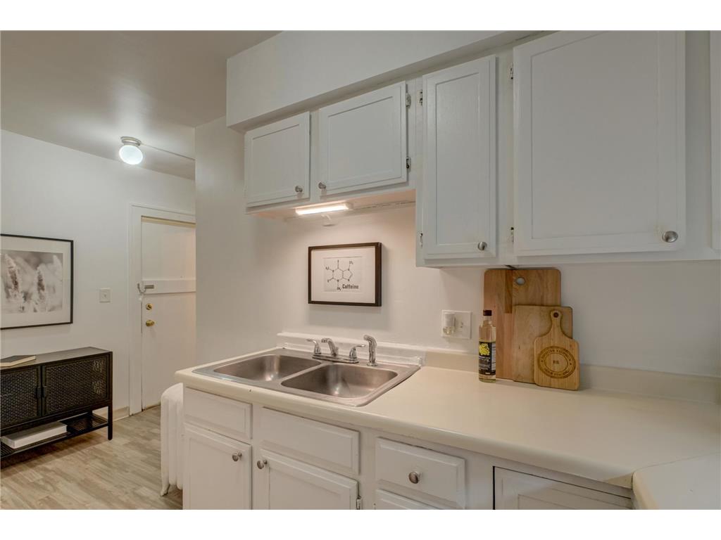 1088 Dayton Avenue Saint Paul MN 55104 7092551 image29