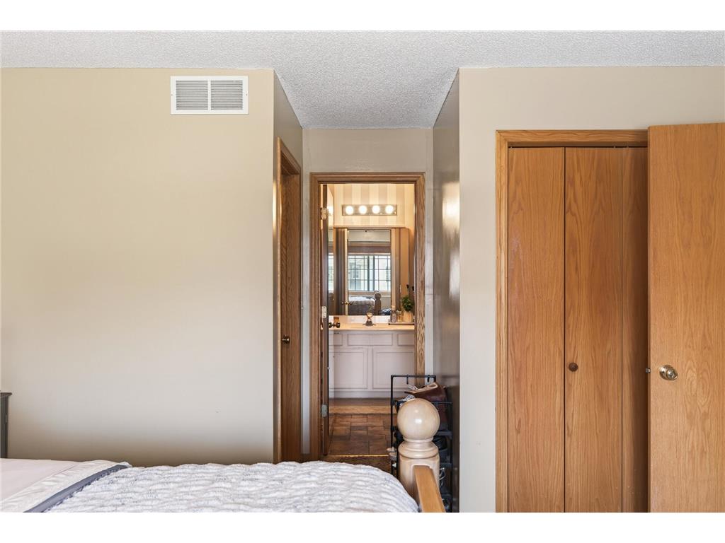 1088 Lovell Avenue W Roseville MN 55113 7067243 image23