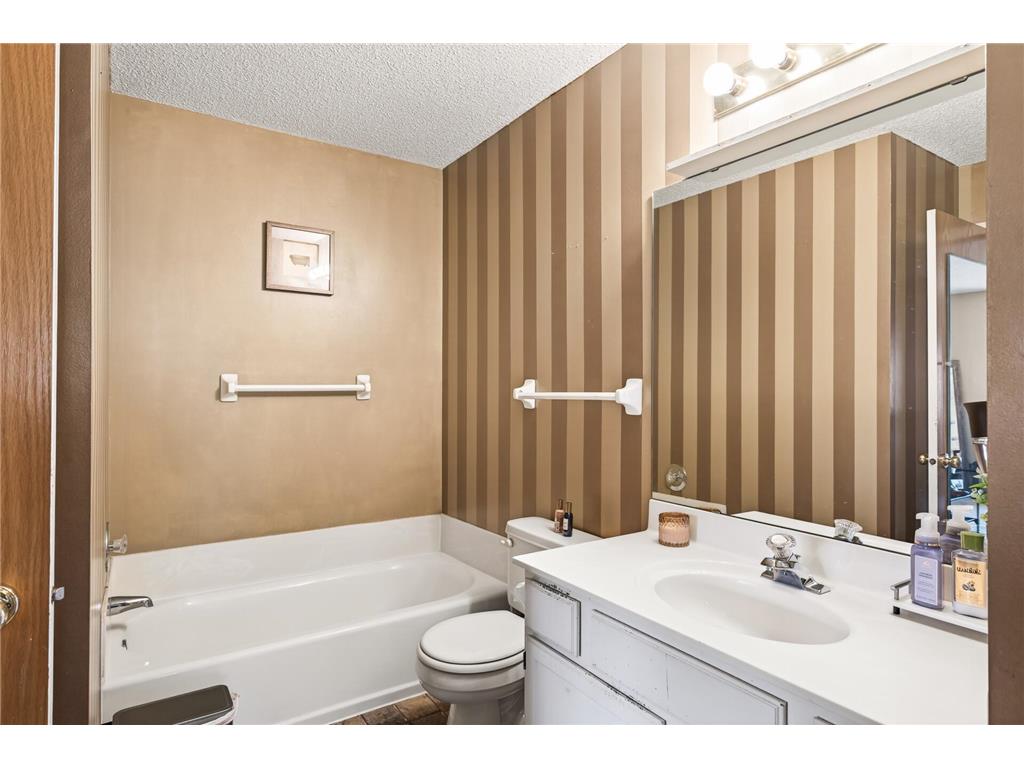 1088 Lovell Avenue W Roseville MN 55113 7067243 image24