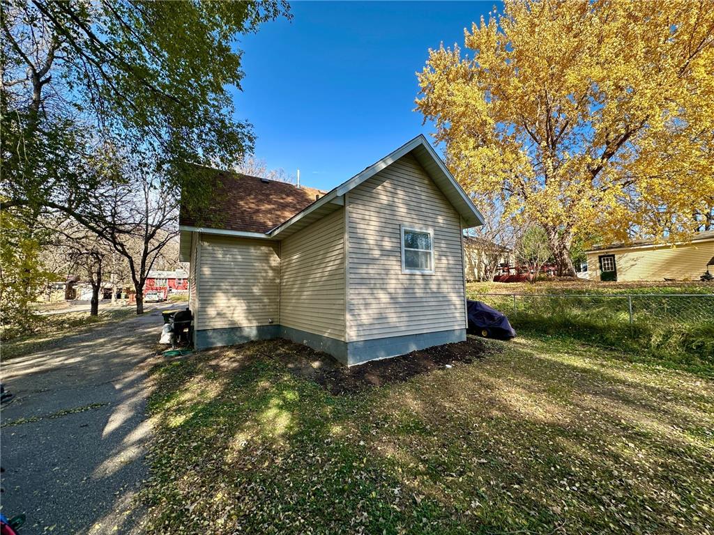 109 1st Avenue NW New London MN 56273 6813958 image8