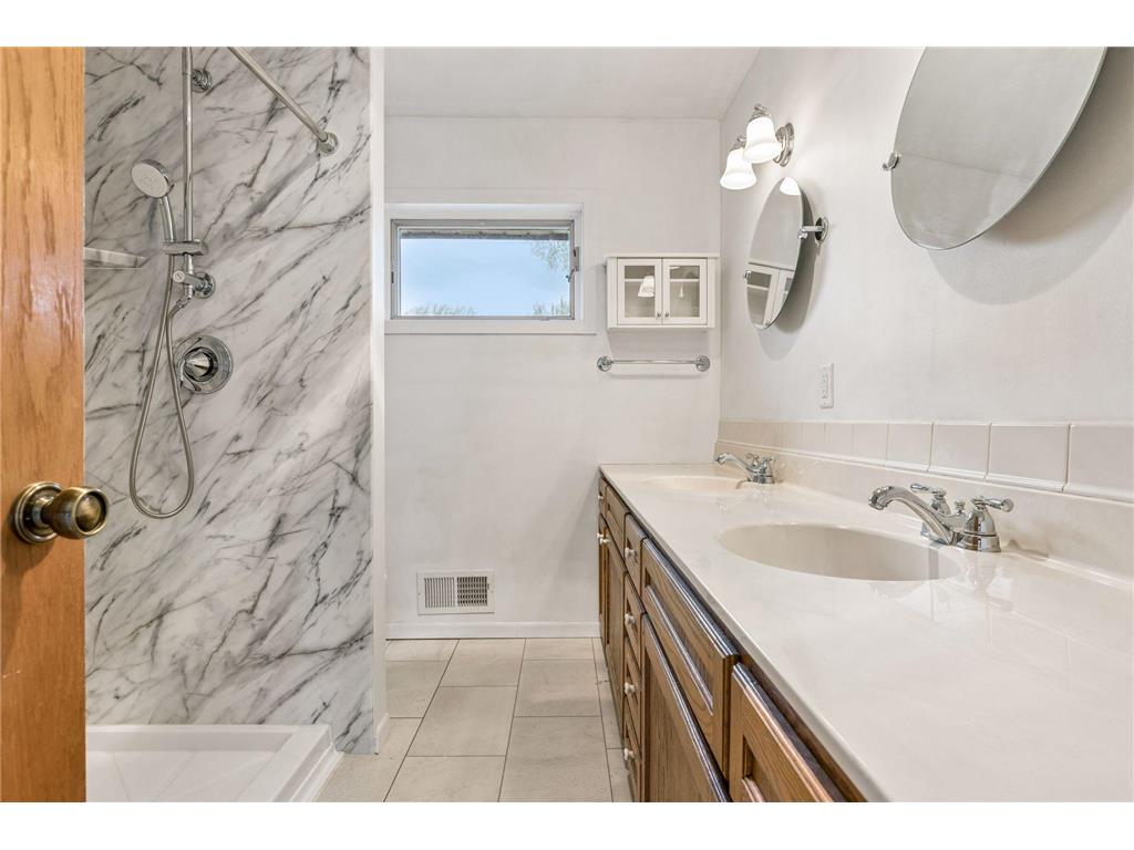 109 7th Avenue N Hopkins MN 55343 7028816 image18
