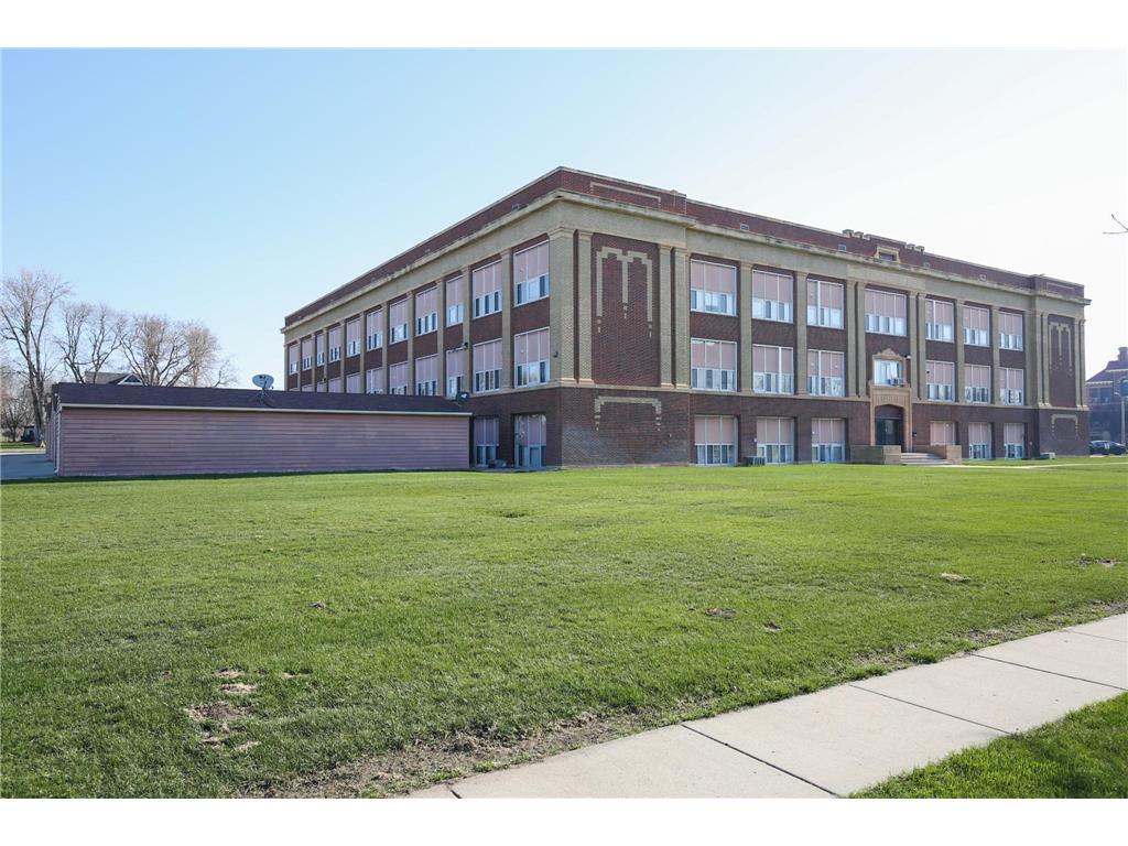 109 E Luverne Street #Units 101-336 Luverne MN 56156 7104049 image4