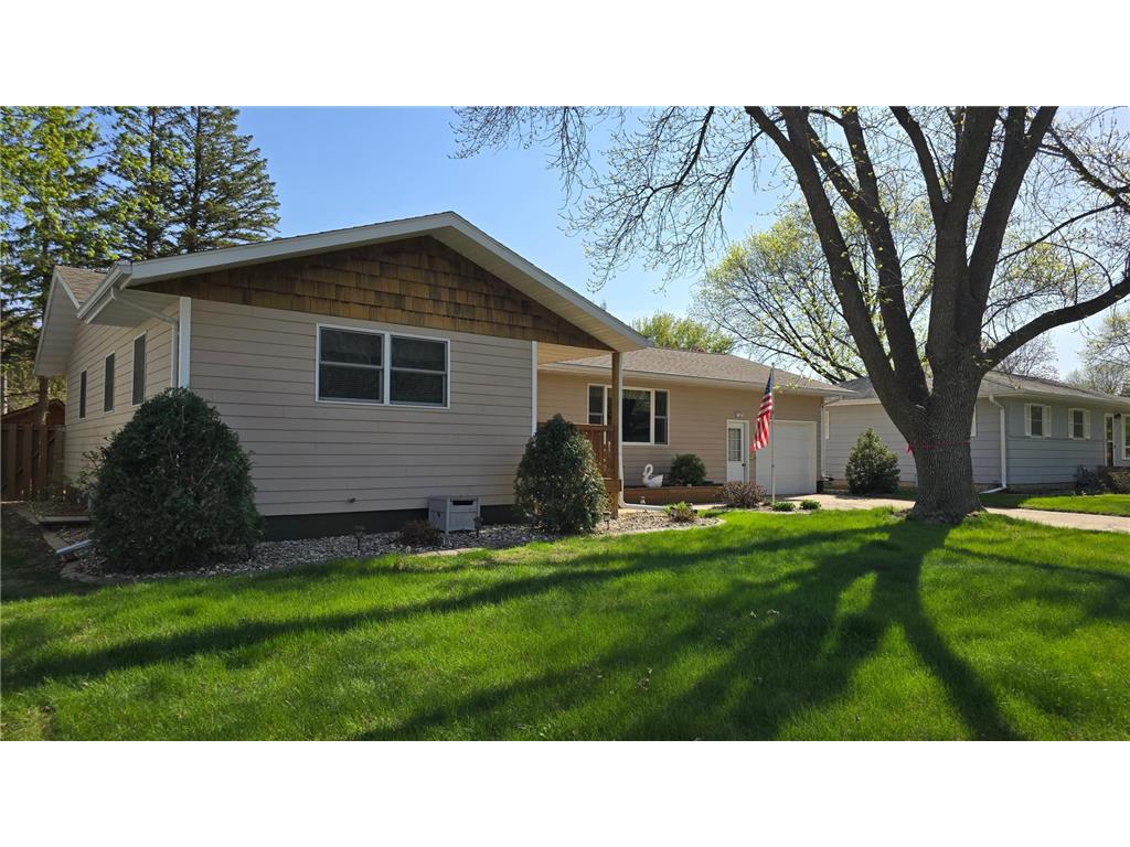 109 Gray Place W Marshall MN 56258 6717062 image1