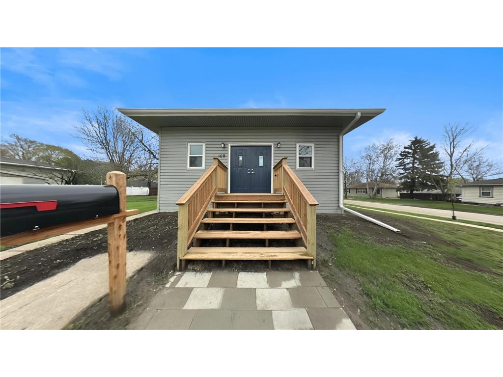109 S Cottage Grove Avenue Luverne MN 56156 7086961 image1