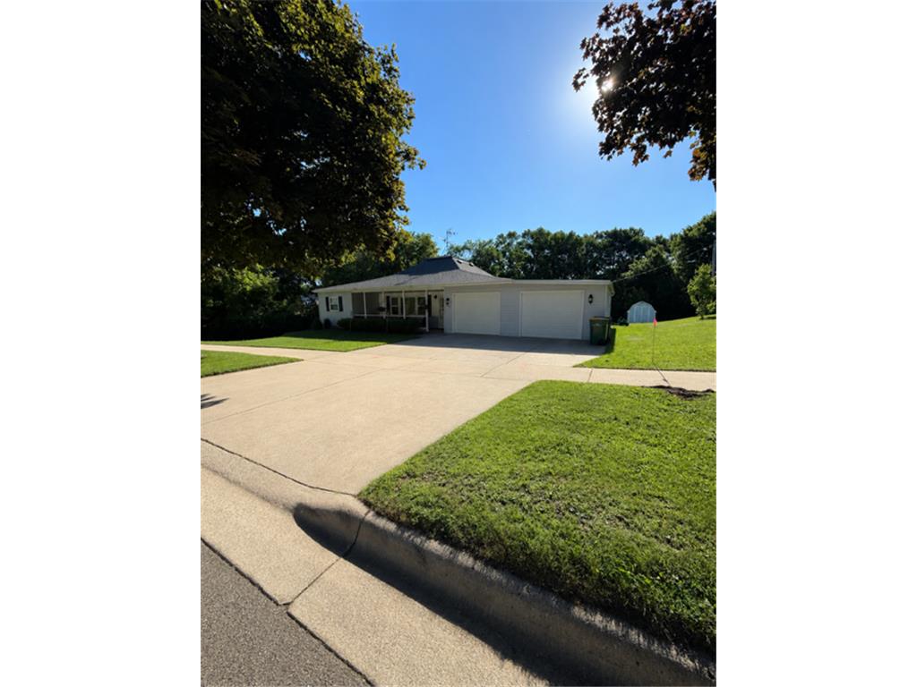 109 S Griffin Street Lakefield MN 56150 7090163 image1