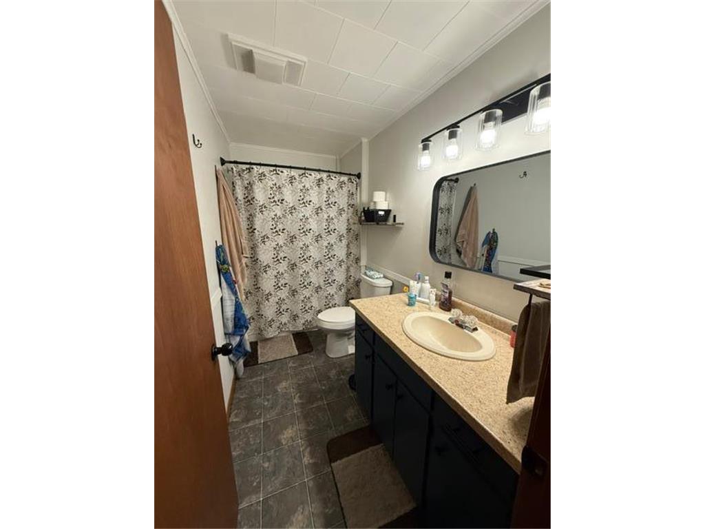 109 S Griffin Street Lakefield MN 56150 7090163 image18