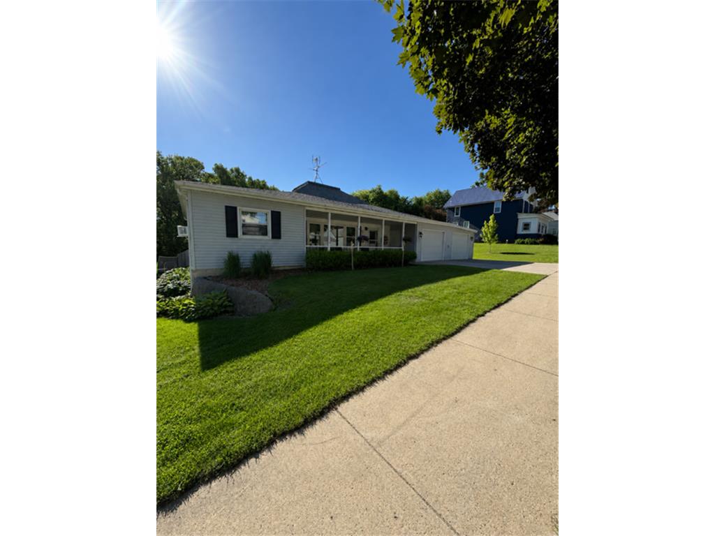 109 S Griffin Street Lakefield MN 56150 7090163 image2