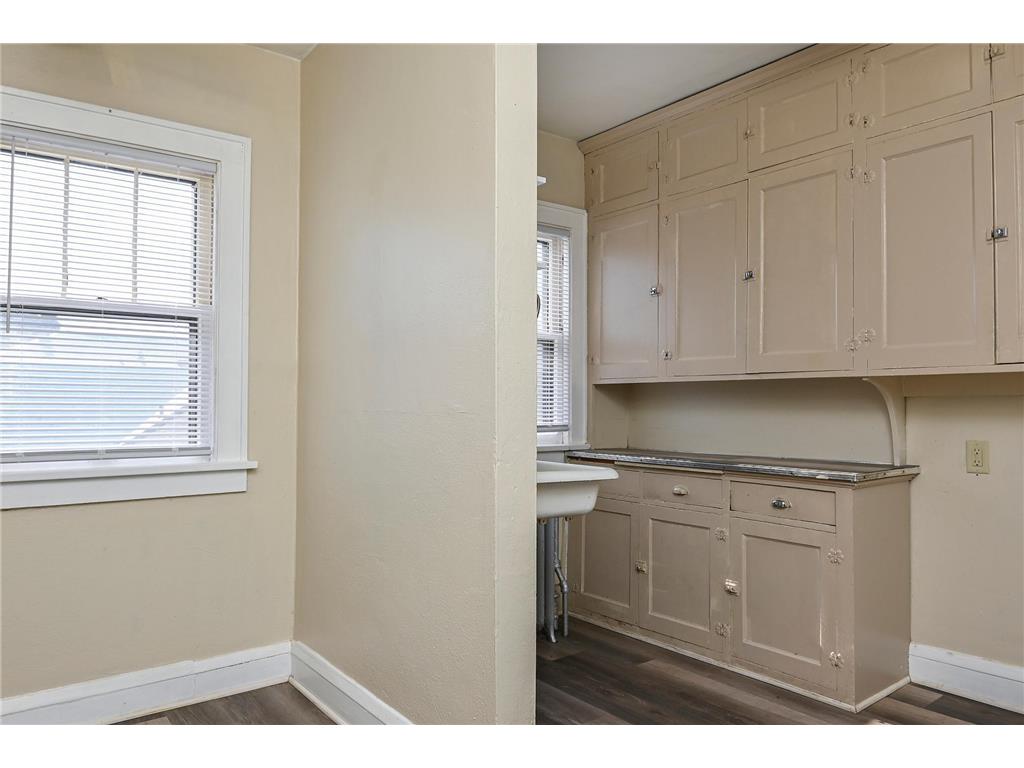 1090 Thomas Avenue Saint Paul MN 55104 7001285 image5