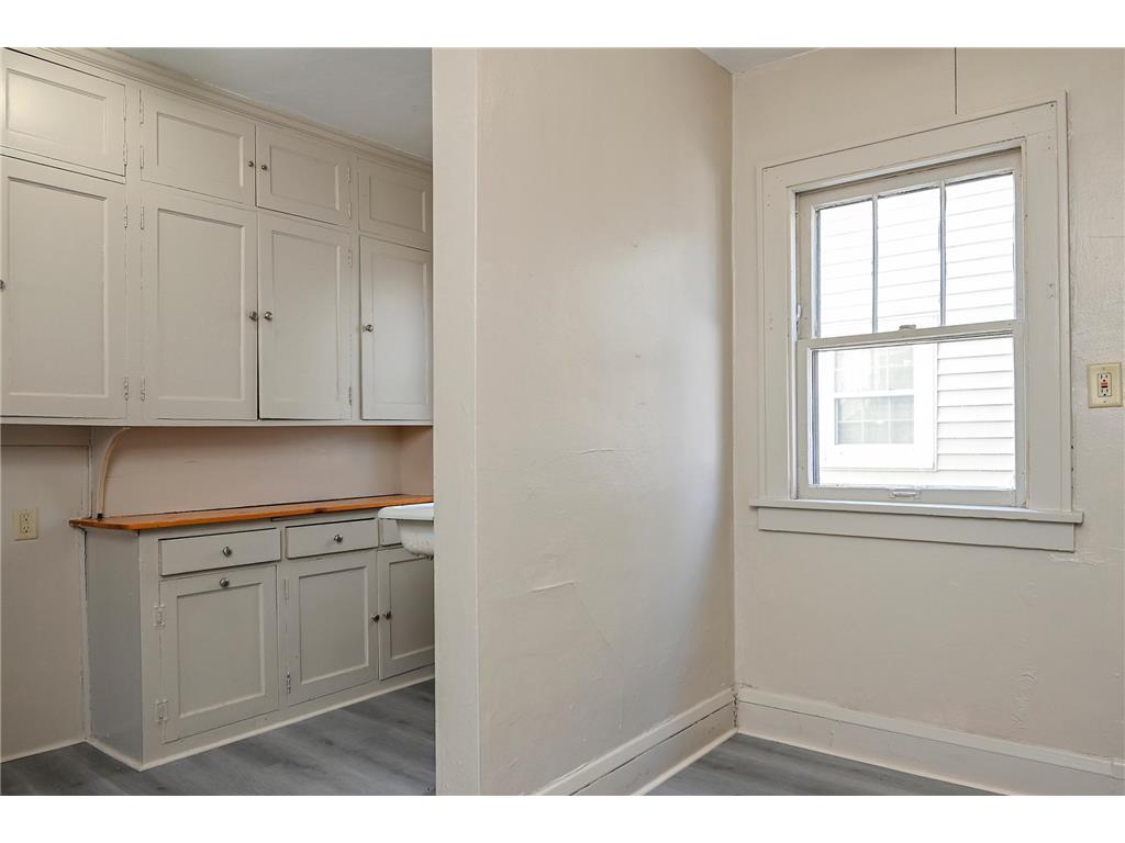 1090 Thomas Avenue Saint Paul MN 55104 7001285 image6