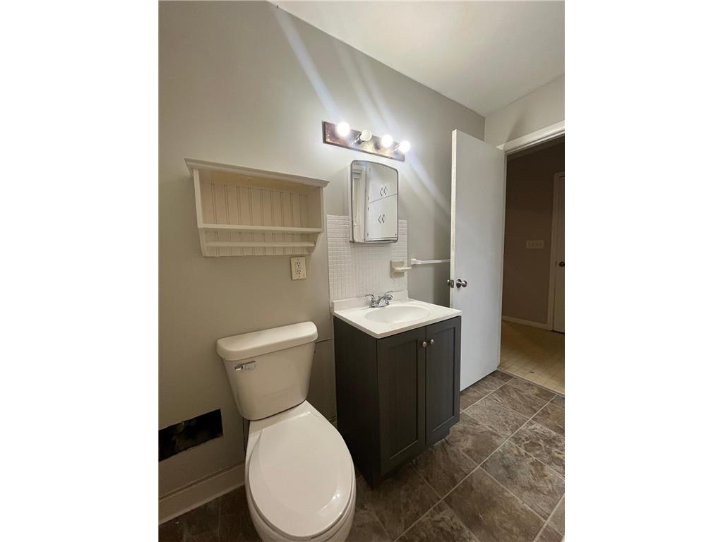1092 Edgerton Street Saint Paul MN 55130 7028095 image9
