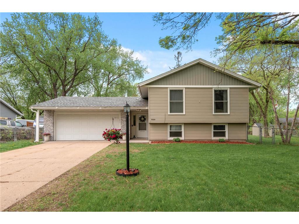 10924 Flora Street NW Coon Rapids MN 55433 6371000 image1