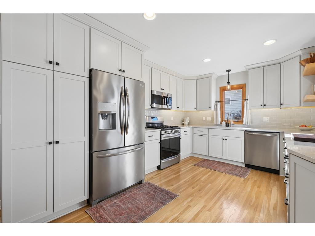 10925 London Drive Burnsville MN 55337 7022876 image1