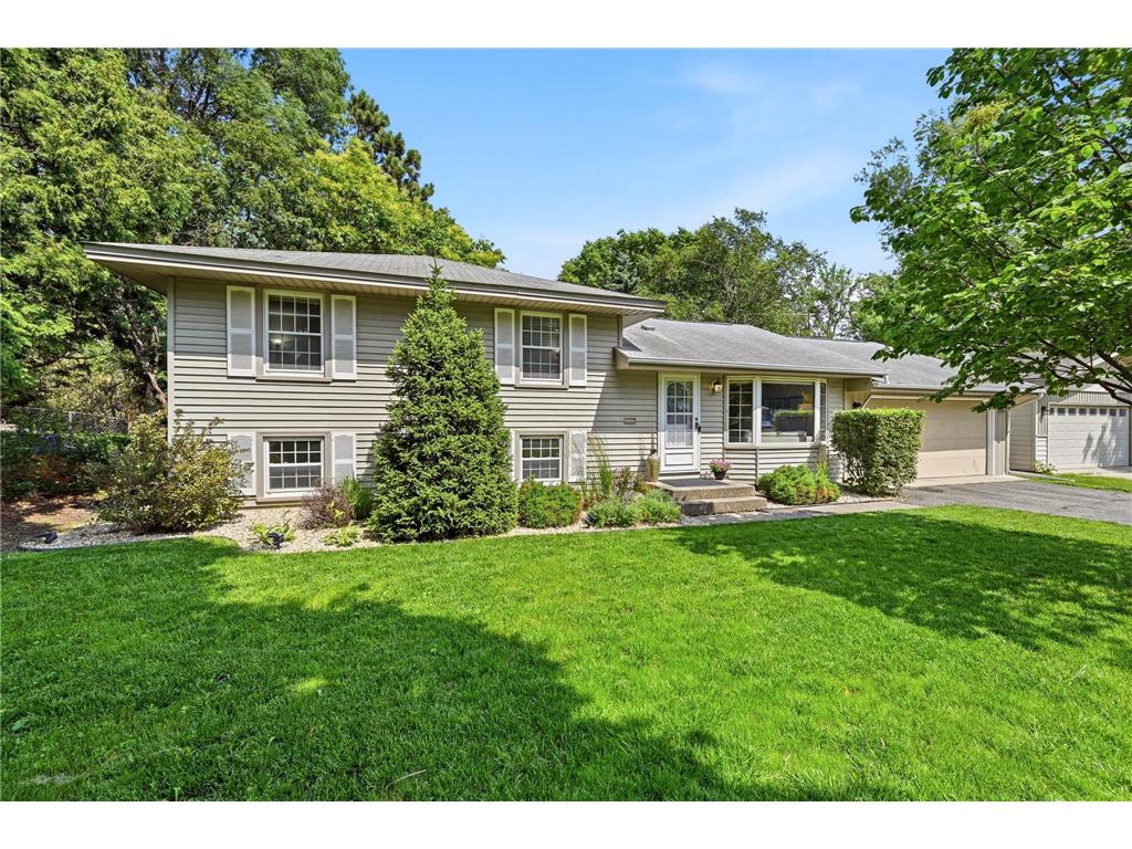 10925 Russell Avenue S Bloomington MN 55431 7105114 image2