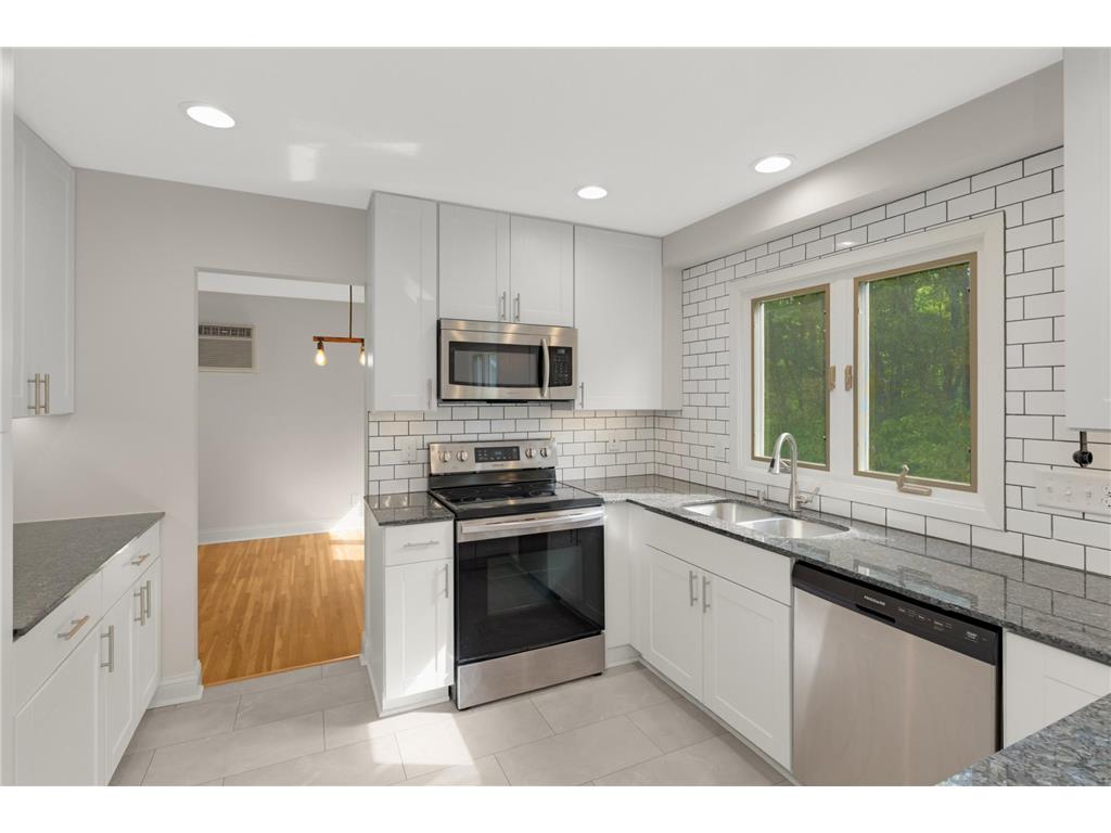 10928 London Drive Burnsville MN 55337 7091569 image14