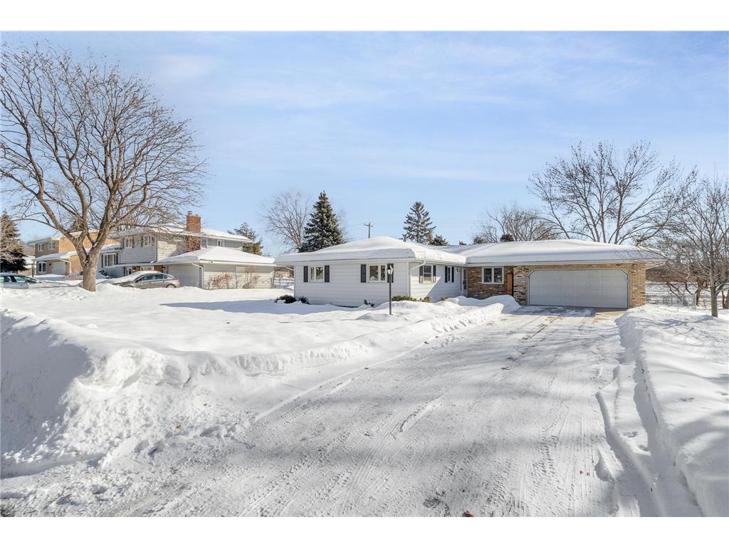 10929 Southview Drive, Burnsville, MN 55337 MLS 6328235 Edina Realty