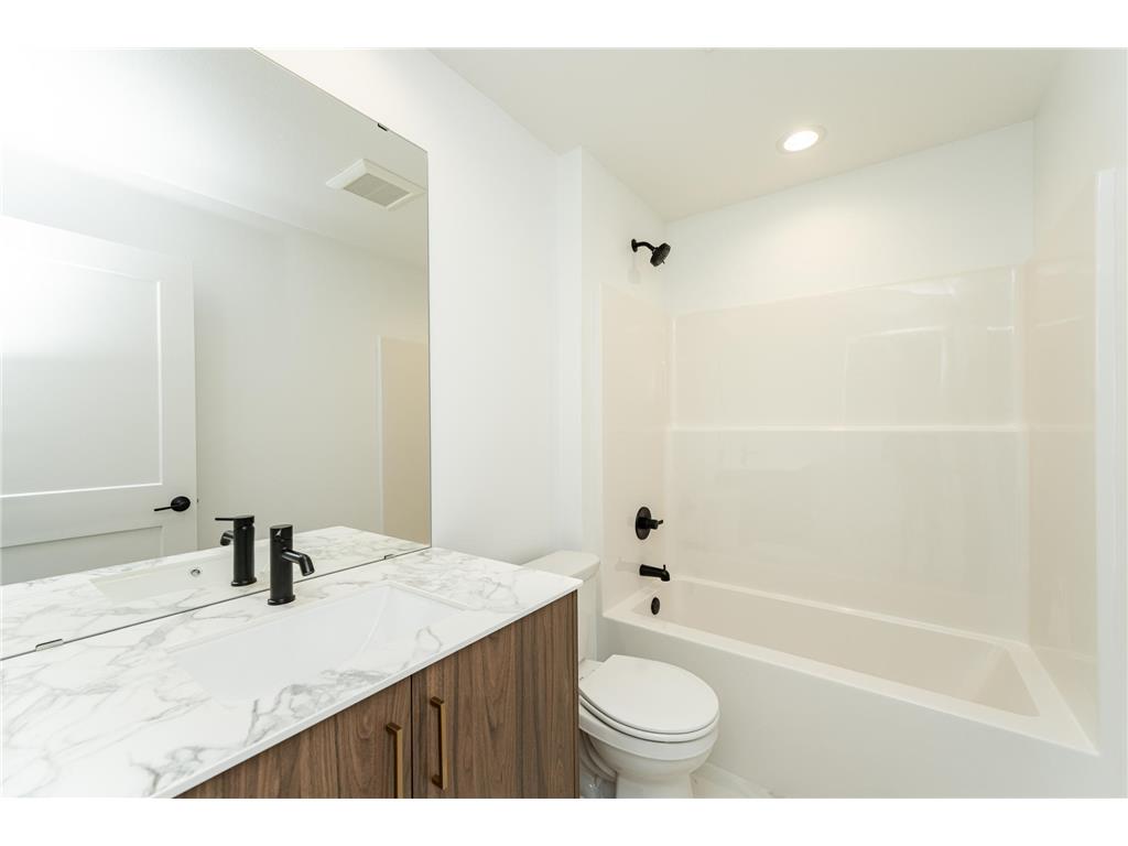 1093 Century Village Lane NE Rochester MN 55906 7037328 image12